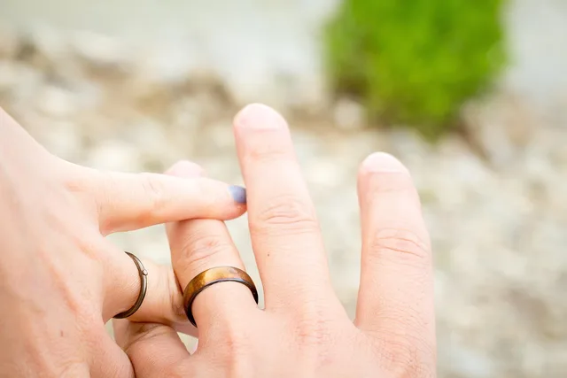 rings, hands, couple, marriage, wedding, together, jewels, accesories, pair, married, partner. Restarting a partnership with a narrower scope